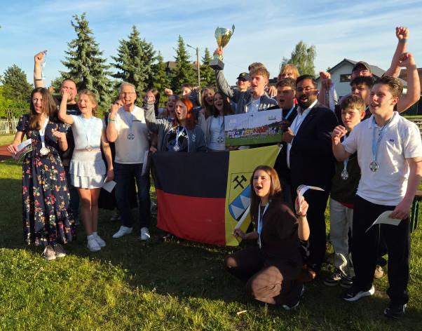 Das siegreiche Team mit B&uuml;rgermeister Nazir im polnischen Pniewy