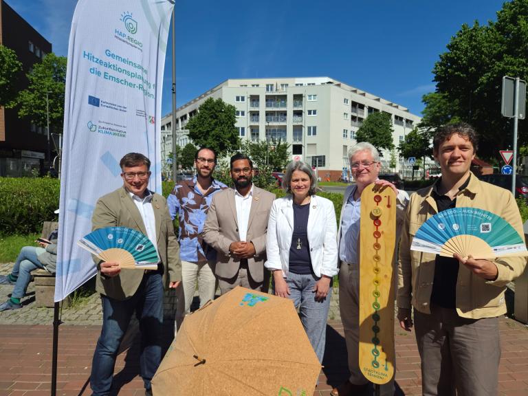 Bereiten das Hitzeschutzforum vor: (v.l.) Andreas Giga (EGLV), OE-Klima-Anpassungsmanager Pavlos Schlotter, OE-B&uuml;rgermeister Shoaiub Nazir, Dzernentin Christina Kutschaty, Dr. Thomas Griebe (Stadtkoodinator Klima.Werk) und Vincent de Jong (Regionalkoordinator Kima.Werk).)
