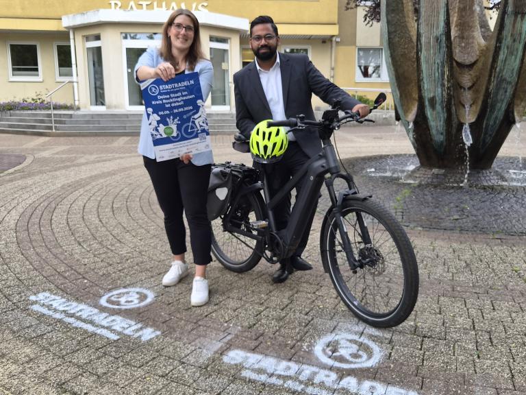 B&uuml;rgermeister Shoaiub Nazir und die st&auml;dtische Mobilit&auml;tsbeauftragte Saskia Karsten.